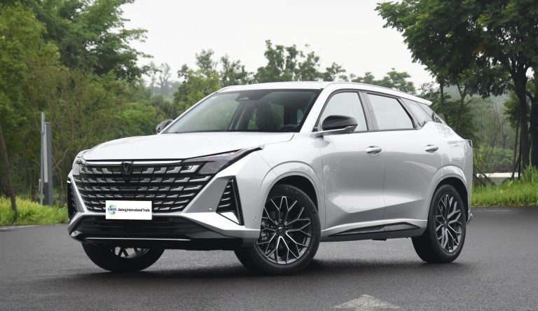 The new car, Changan UNI-Z 1.5T fuel version is launched, with a standard fixed-speed cruise